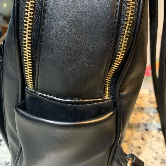 Backpack - Picture 4 of 7